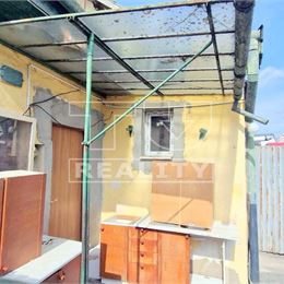 Zníženie ceny !! Na predaj skvelý domček /200 m2/ na dobrej adrese po čiastočnej rekonštrukcii v meste