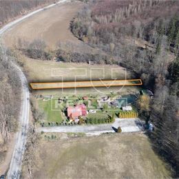ROVINATÝ SLNEČNY POZEMOK NA PREDAJ, VHODNY NA REKREÁCIU I PODNIKANIE, 824 m2, PETROVA LEHOTA