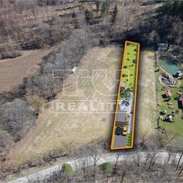 ROVINATÝ SLNEČNY POZEMOK NA PREDAJ, VHODNY NA REKREÁCIU I PODNIKANIE, 824 m2, PETROVA LEHOTA