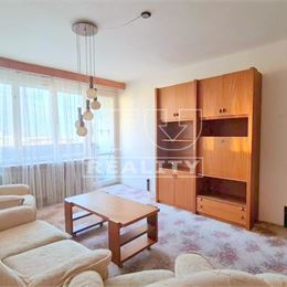 Na predaj 2-izbový byt s tromi balkónmi v centre Nitry, Štúrova ul.62 m2