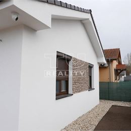 Rodinný 3 izbový dom na 4,5 árovom pozemku v prírodnej časti Gabčíkova