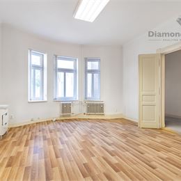 NA PREDAJ REZIDENČNÝ DOM SO STAVEBNÝM POVOLENÍM | STARÉ MESTO - MOYZESOVA ULICA