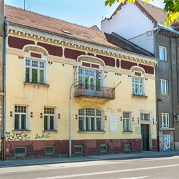 NA PREDAJ REZIDENČNÝ DOM SO STAVEBNÝM POVOLENÍM | STARÉ MESTO - MOYZESOVA ULICA