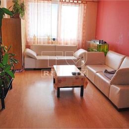 Na predaj - 3i byt v Ravani v Banskej Bystrici, celková výmera bytu je 74 m2.