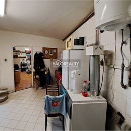 Predaj, komerčný objekt Dolné Orešany, pozemok 1828 m²