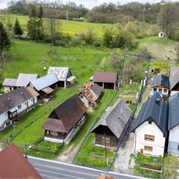 Drevenica s veľkým pozemkom na predaj