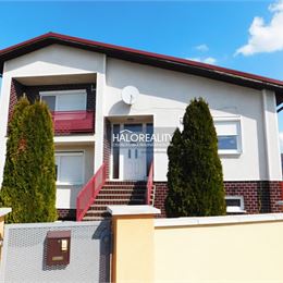 Predaj, rodinný dom Zemianska Olča, 5 priestranných izieb, pokojné bývanie pre veľkú rodinu - EXKLUZÍVNE HALO