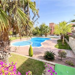 Na predaj 4-izbová vila s bazénom, 104 m² – Costa Blanca Španielsko