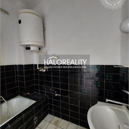 Predaj, rodinný dom Oslany - EXKLUZÍVNE HALO REALITY