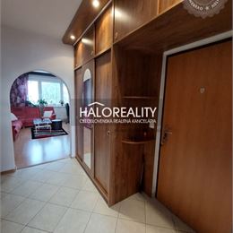 Predaj, trojizbový byt Prievidza, Sídlisko Necpaly - EXKLUZÍVNE HALO REALITY