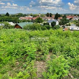 Predaj, pozemok pre rodinný dom 2820m² Malé Kozmálovce, zariadený mobilný dom v cene! - EXKLUZÍVNE HALO