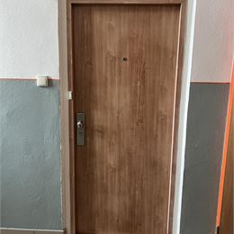 Ponúkame na prenájom 1,5-izbový byt na Sekčove v Prešove, ulica Sibírska, čiastočne zariadený.