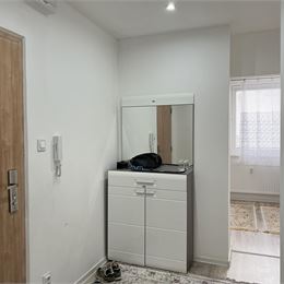 Ponúkame na prenájom 1,5-izbový byt na Sekčove v Prešove, ulica Sibírska, čiastočne zariadený.