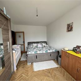 Ponúkame 2-izbový byt na predaj v obci Jarovnice, cca 17 km od Prešova, rekonštruovaný s vlastným plynovým