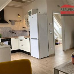 REALFINANC - 100 % Aktuálny !!! 3 izbový tehlový byt 78 m2 + parkovacie mieso v garáži, Malý Paríž, Centrum