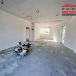 NOVOSTAVBA 4i RD s výbornou dispozíciou, 550m2 slnečný pozemok, obec Pavlice (blízko Trnavy a Senca)