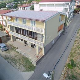 Dom so 6 apartmánmi pri mori – Starigrad, 385m2