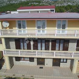 Dom so 6 apartmánmi pri mori – Starigrad, 385m2