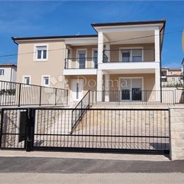 Vila – Crveni Vrh, Umag, 250m2