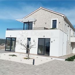 Vila s výhledom (V02) – Vodice, 400m2