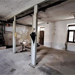 Dom pred rekonštrukciou, skvelá investícia! – Roč, Buzet, 420m2