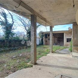 Dom pred rekonštrukciou, skvelá investícia! – Roč, Buzet, 420m2