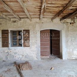 Dom pred rekonštrukciou, skvelá investícia! – Roč, Buzet, 420m2