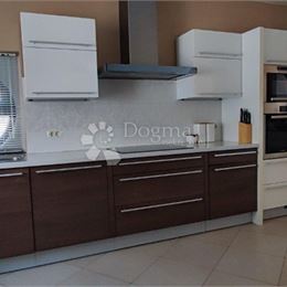 Dom s výhľadom na more – Lovran, 450m2