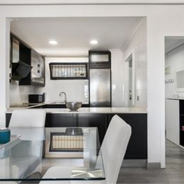 Na predaj, byt v lukratívnej oblasti s výhľadom na more 2+1, 94 m² – Torrevieja, Costa Blanca