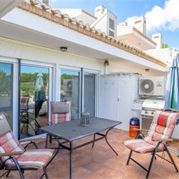 Na predaj 4-izbový byt v komplexe s bazénom 2+1, 100 m² – Villamartin, Costa Blanca