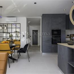 Vila s bazénom – Premantura, Medulin, 218,42m2