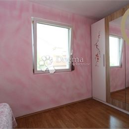 Dom s 3 bytmi – Umag, 180m2