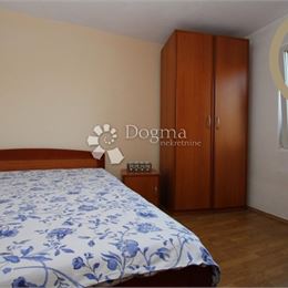 Dom s 3 bytmi – Umag, 180m2