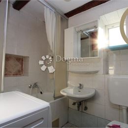 Dom s 3 bytmi – Umag, 180m2
