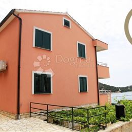 Byt v dome 100m od mora! – Tisno, 175m2