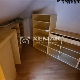 Na predaj veľkometrážny 3-izbový byt s lodžiou v Detve- Exkluzívne