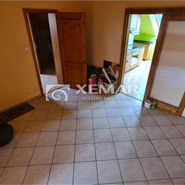 Na predaj veľkometrážny 3-izbový byt s lodžiou v Detve- Exkluzívne