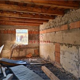 Na predaj rodinný dom s obytnou prístavbou, garážou, 1,57 ha pozemkom v obci Stožok