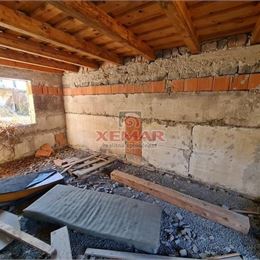Na predaj rodinný dom s obytnou prístavbou, garážou, 1,57 ha pozemkom v obci Stožok