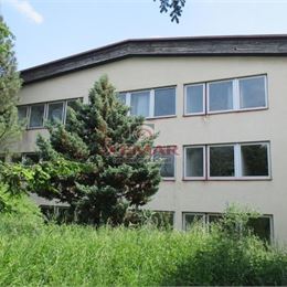 PREDAJ- prestavba admin. budovy na 16 bytový dom- Slatinské Lazy.