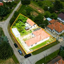 REZERVOVANÝ! Starší rodinný dom s pekným pozemkom 1069 m2 v tichej časti obce Nová Ves nad Žitavou