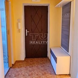 TUreality ponúka na predaj 2 izbový byt v okresnom meste Žiar nad Hronom, 56 m2