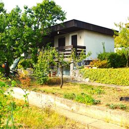 TUreality ponúka na predaj záhradu s chatkou s krásnym výhľadom Malé Kršteňany 442m2