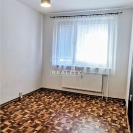TUreality ponúka na predaj: 3 izbový byt na Kolískovej ulici, Karlovej Vsi s pekným výhľadom na okolie. 79m2