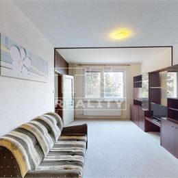 Priestranný 3 izbový byt s lodžiou Golianova ul. Nitra s výmerou 73 m2