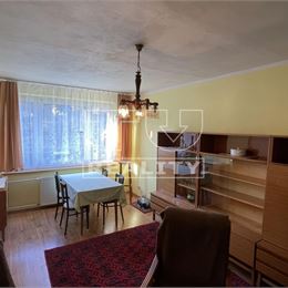 Veľký 4 izbový byt, 102m2, Banská Bystrica