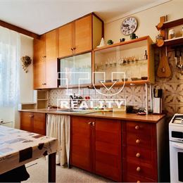 Na predaj 70 m2 zrekonštruovaný 3 izbový byt v obci Prievidza 75m2
