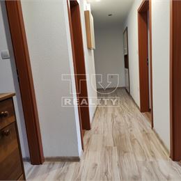 Na predaj 2 izbový byt v Prievidzi na starom sídlisku 69 m2