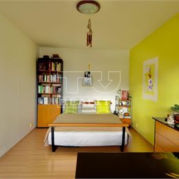 Slnečný 2-izbový byt s balkónom pri lese v bratislavskej Dúbravke, 55,73 m2