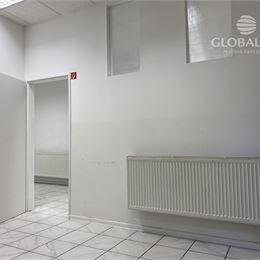 Ponúkame na prenájom obchodno - kancelárske priestory v centre mesta s výmerou 80 m2